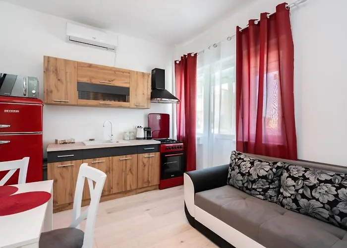 Spacious And Cozy In Apartmán